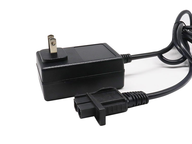 12W SERIES HORIZONTAL UL AMERICAN STANDARD CHARGER WITH ROTATING LIGHT